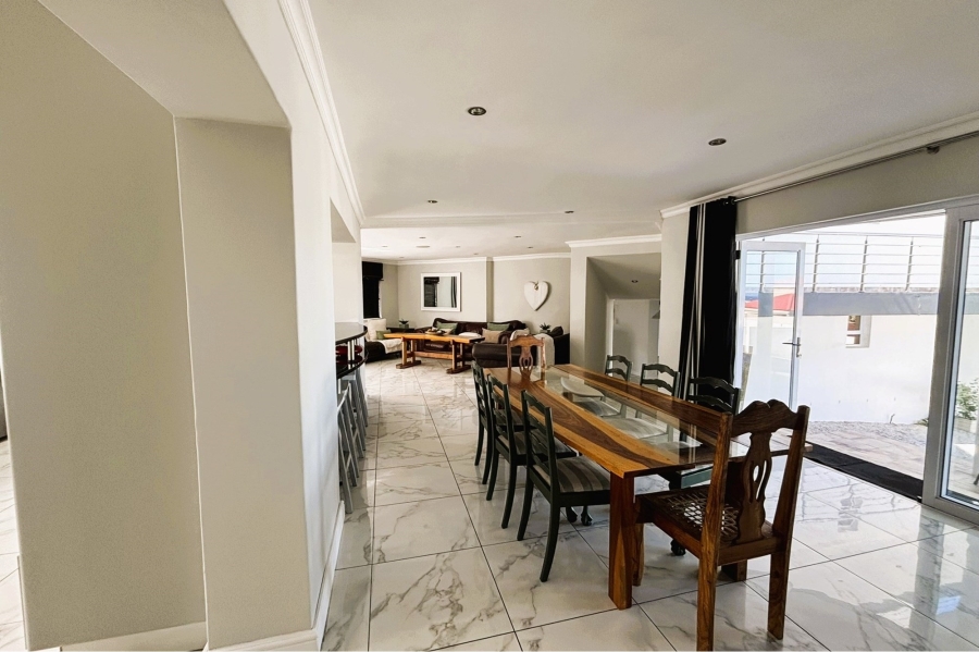 6 Bedroom Property for Sale in Perlemoenbaai Western Cape